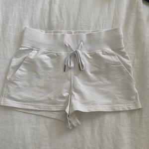 lululemon comfy white shorts. size 6